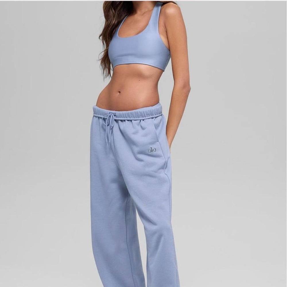 ALO Yoga Sweatpant in Winter Frost - Picture 2 of 6